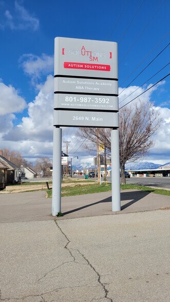 More Photos Of 2649 N Main St, Sunset Office For Sale