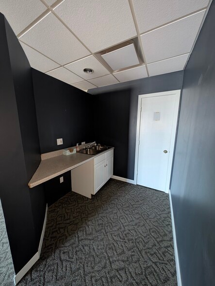 More Photos Of 121 Ghent Rd, Fairlawn Storefront Retail Office For Lease