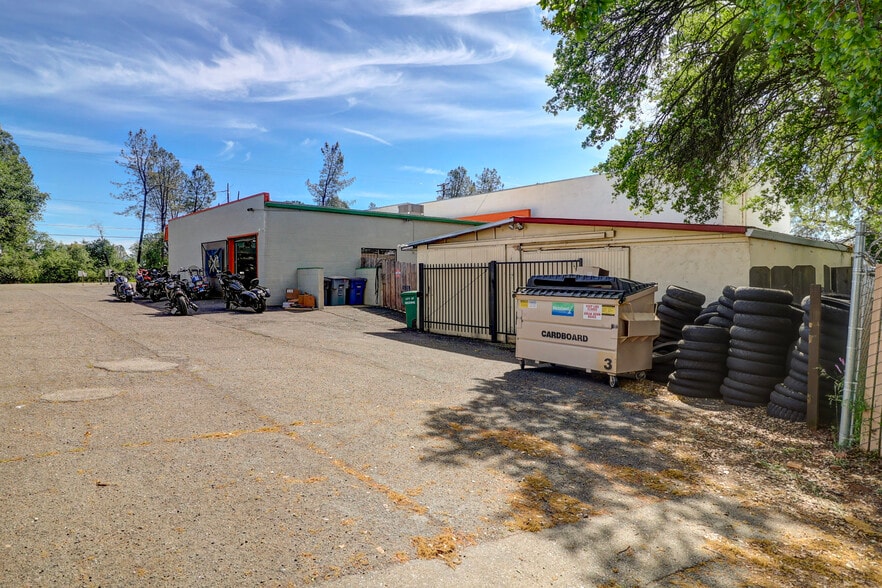 More Photos Of 2418 Victor Ave, Redding Auto Repair For Sale