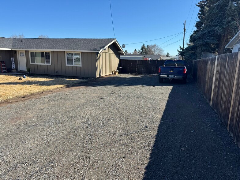 More Photos Of 2908 NW Canal Blvd, Redmond Specialty For Sale