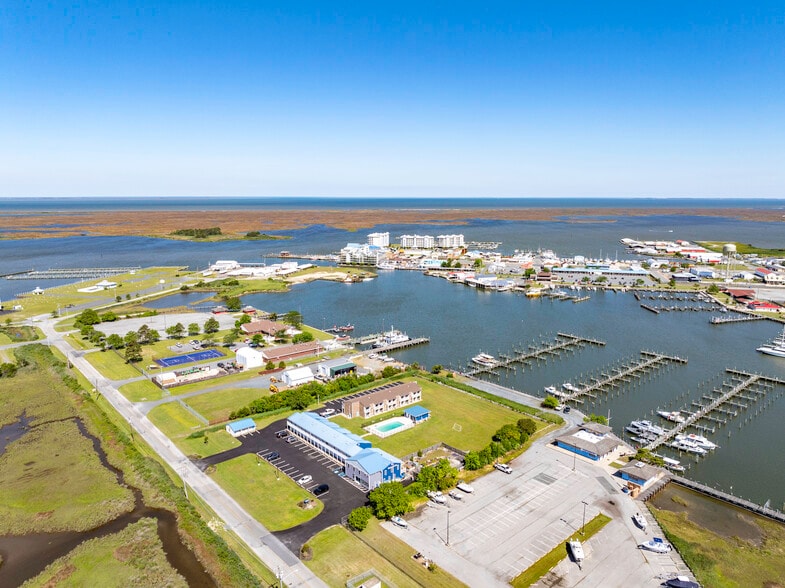 More Photos Of 700 Norris Harbor Dr, Crisfield Hotel For Sale
