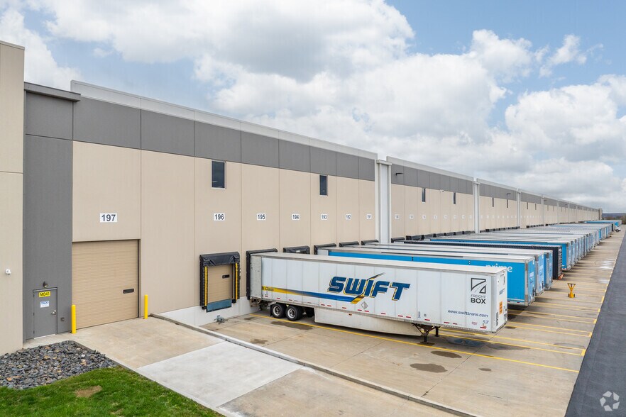 More Photos Of 71 Mall Rd, Frackville Warehouse For Lease