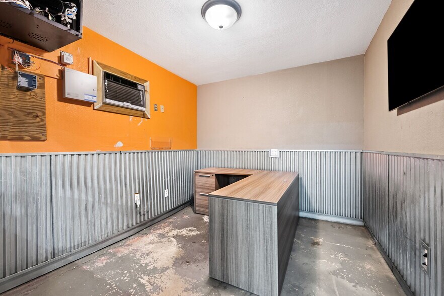 More Photos Of 1636 NE 12th Ter, Fort Lauderdale Manufacturing For Lease