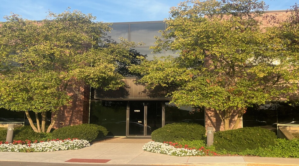 Primary Photo Of 1751 S Naperville Rd, Wheaton Medical For Lease