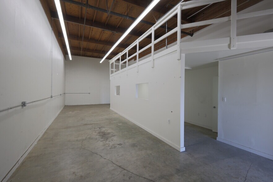 More Photos Of 2215 Palma Dr, Ventura Manufacturing For Lease