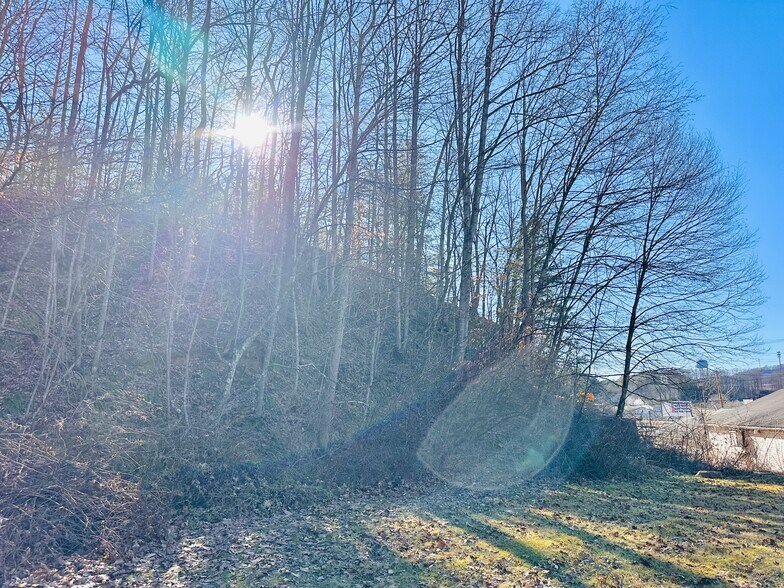 More Photos Of 178 Old Fayette rd, Oak Hill Showroom For Sale