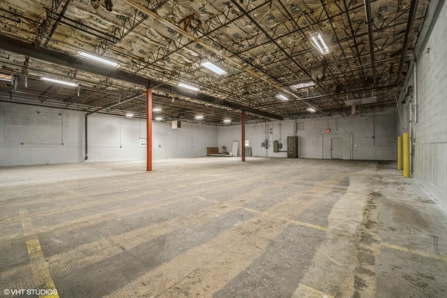 More Photos Of 2068-2068 S Foster Ave, Wheeling Manufacturing For Lease