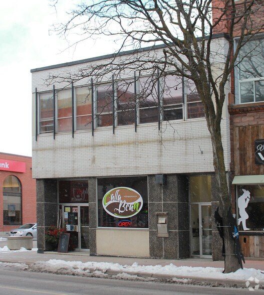More Photos Of 79 Pembroke St W, Pembroke Storefront Retail Residential For Lease