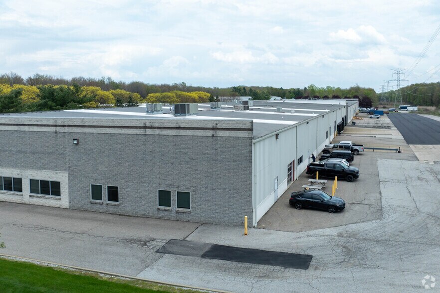 More Photos Of 2242 Pinnacle Pky, Twinsburg Light Manufacturing For Lease