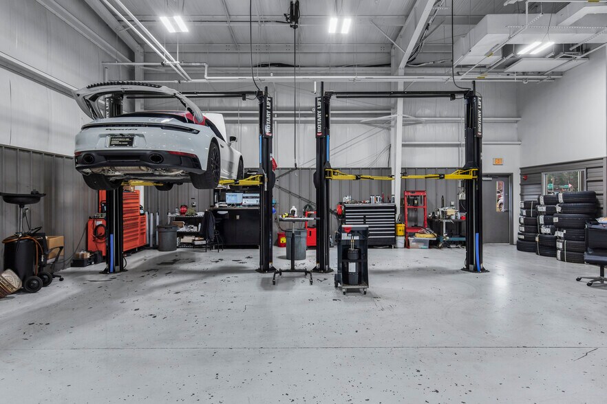 More Photos Of 5385 N I 55 St, Jackson Auto Dealership For Sale