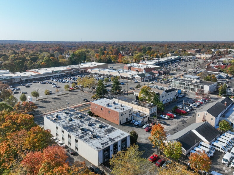 More Photos Of 155 E Main St, Smithtown Medical For Lease