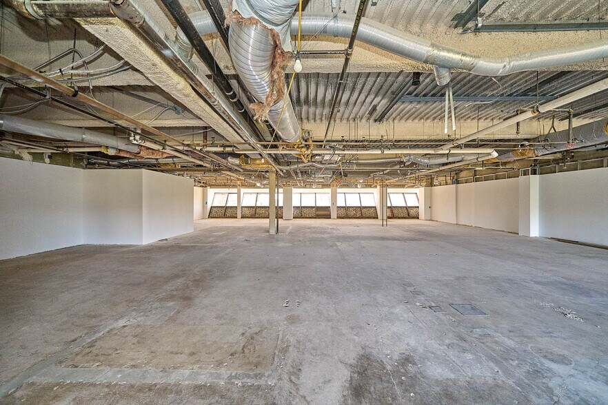 More Photos Of 8737 Beverly Blvd, West Hollywood Medical For Sale
