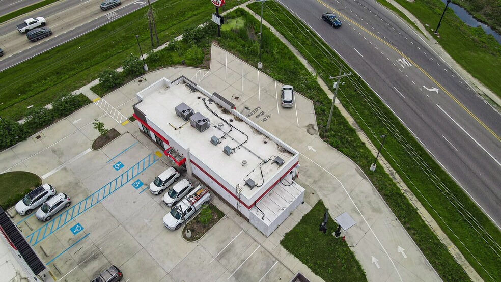 More Photos Of 5947 Creek Centre Dr, Baton Rouge General Retail For Lease