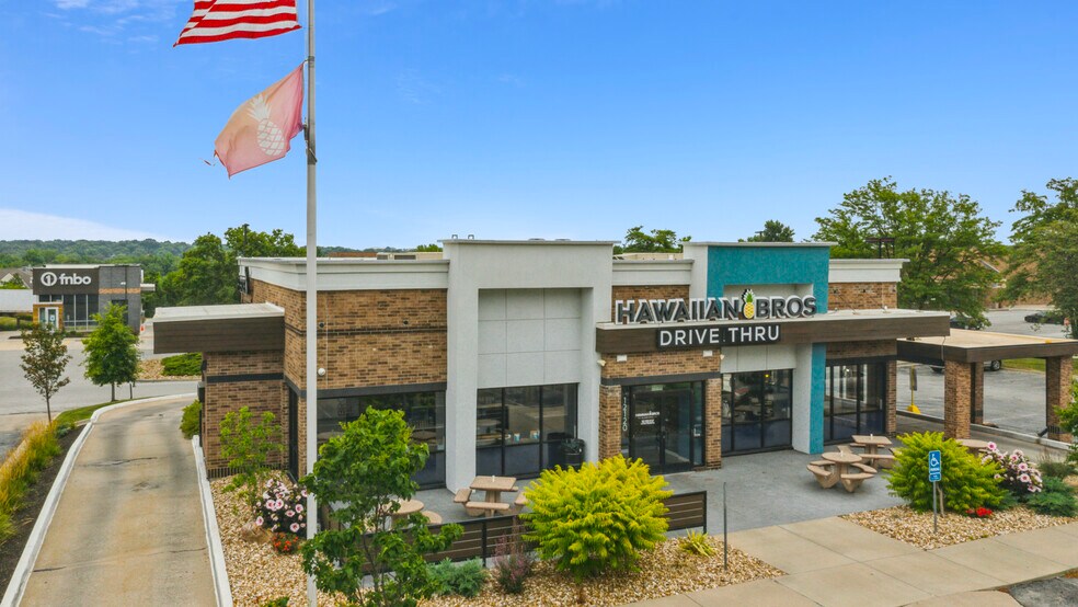 More Photos Of 12120 College Blvd, Overland Park General Retail For Sale