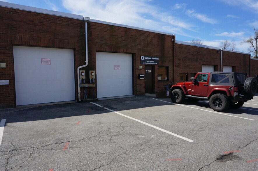 More Photos Of 2201-2353 Distribution Cir, Silver Spring Warehouse For Lease