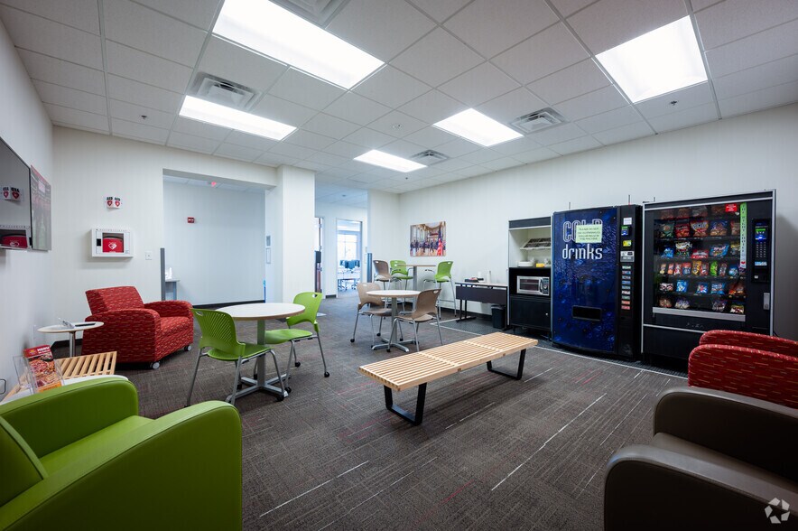 More Photos Of 15521 Midlothian Tpke, Midlothian Office For Lease