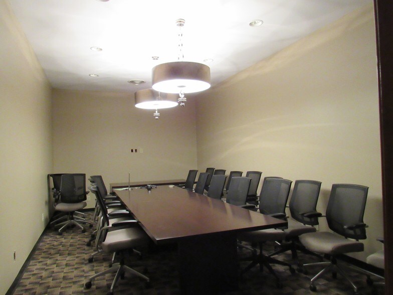 More Photos Of 2509 W 2nd St, Marion Office For Sale