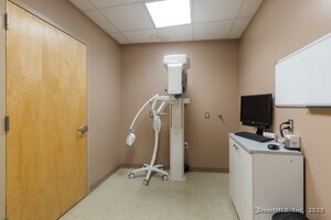 More Photos Of 454-456 Park St, Hartford Showroom For Lease