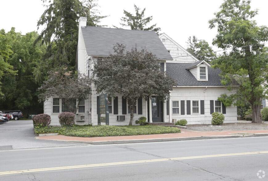 More Photos Of 199 E Main St, Smithtown Office For Sale
