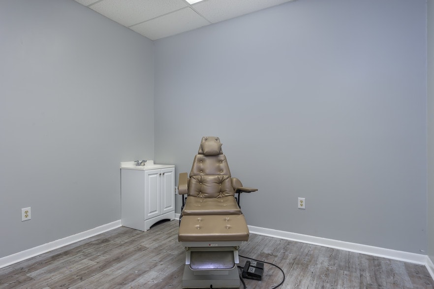 More Photos Of 5701 Overseas Hwy, Marathon Medical For Sale