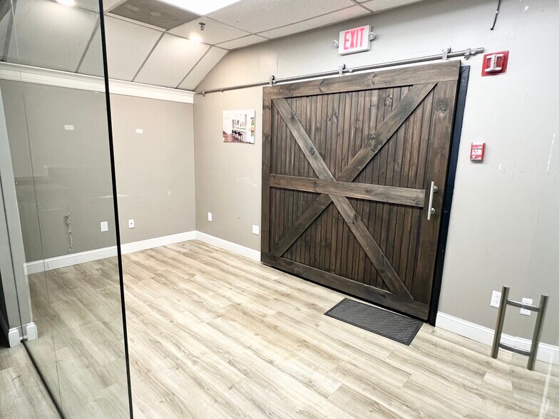 More Photos Of 254 N Broadway, Salem Storefront Retail Office For Sale