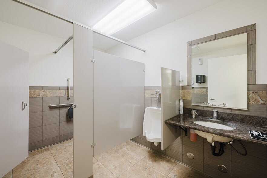More Photos Of 2575 Alta Vista Dr, Elko Warehouse For Lease