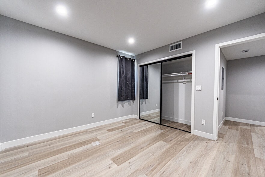 More Photos Of 2223 S Highland Ave, Los Angeles Apartments For Sale