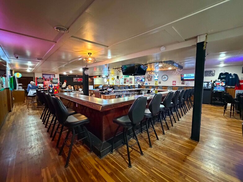 More Photos Of 48 S 5th St, Barron Sports And Entertainment For Sale