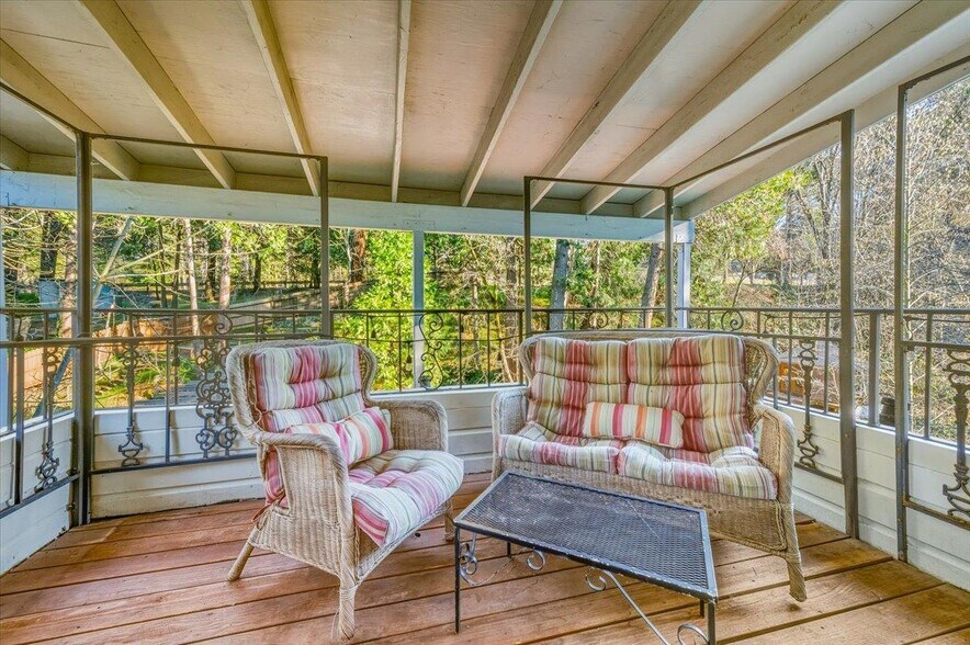 More Photos Of 301-317 S Pine St, Nevada City Hotel For Sale