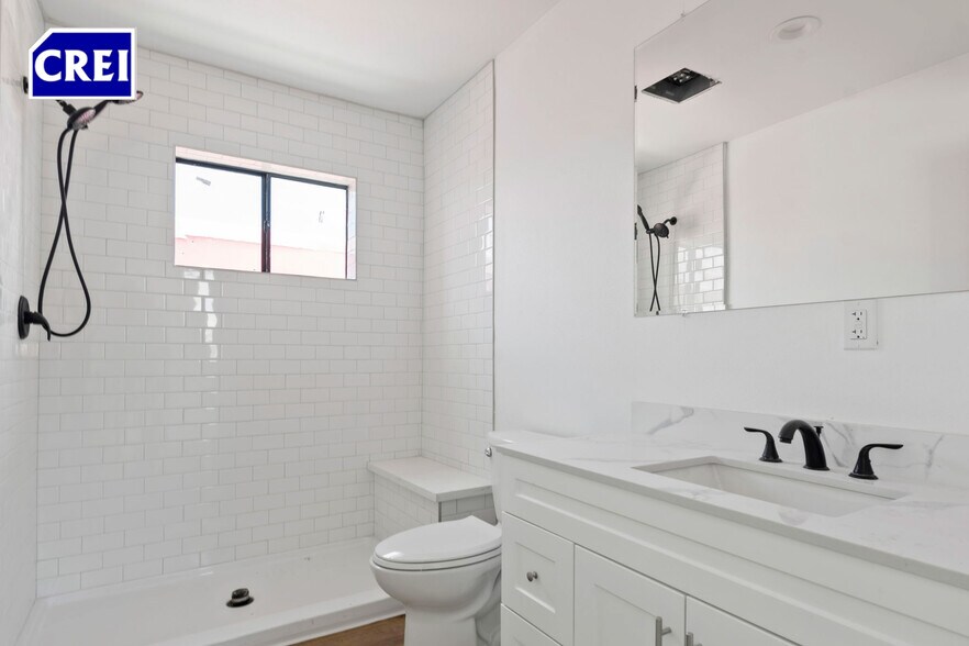 More Photos Of 2710 W Florence Ave, Los Angeles Freestanding For Lease