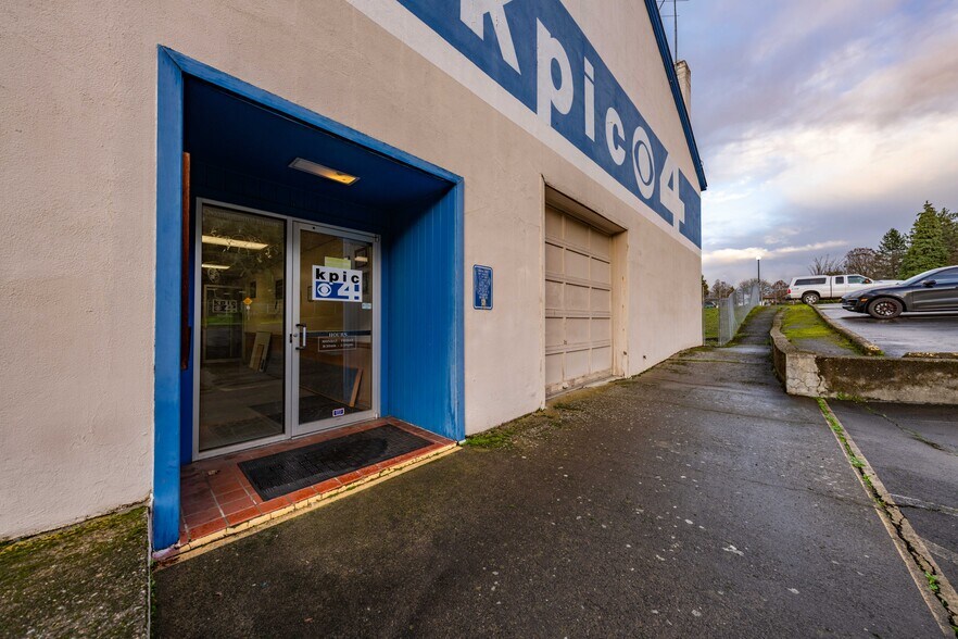 More Photos Of 655 W Umpqua St, Roseburg Radio TVTransmission Facilities For Sale