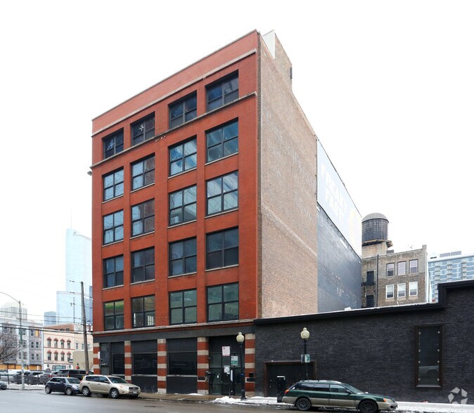 More Photos Of 215 W Ontario St, Chicago Loft Creative Space For Lease