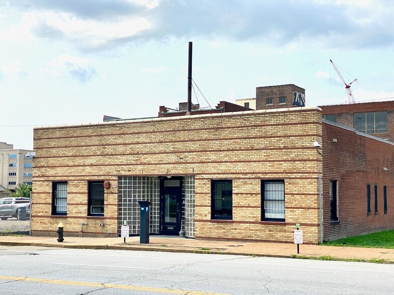 Primary Photo Of 2120 Washington Ave, Saint Louis Service For Lease