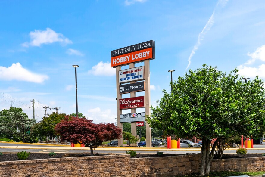 More Photos Of 91-290 University Plz, Newark Unknown For Lease