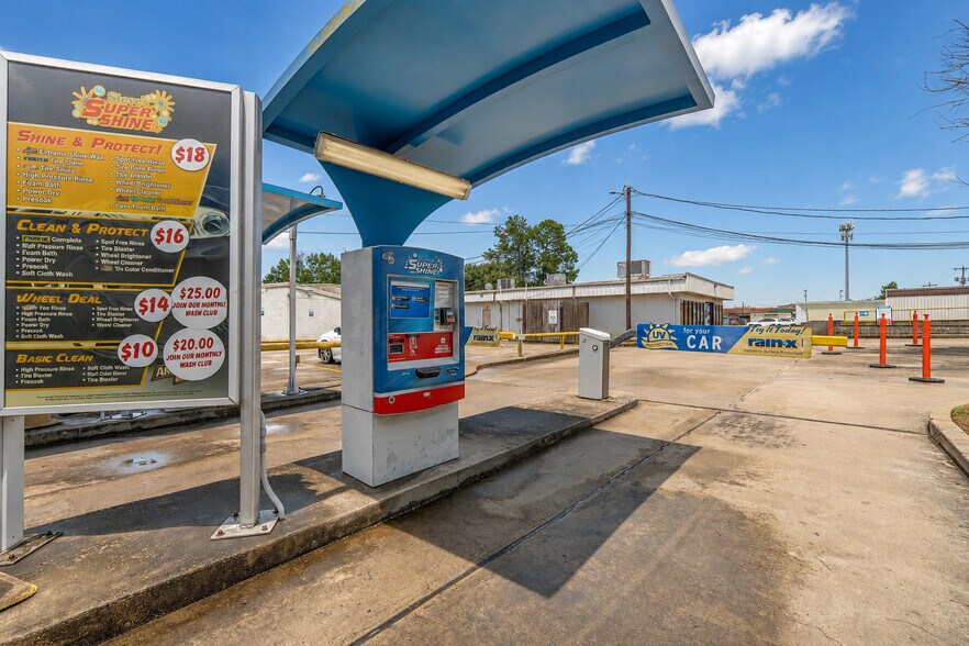 More Photos Of 1308 Windsor Pl, Alexandria Carwash For Sale