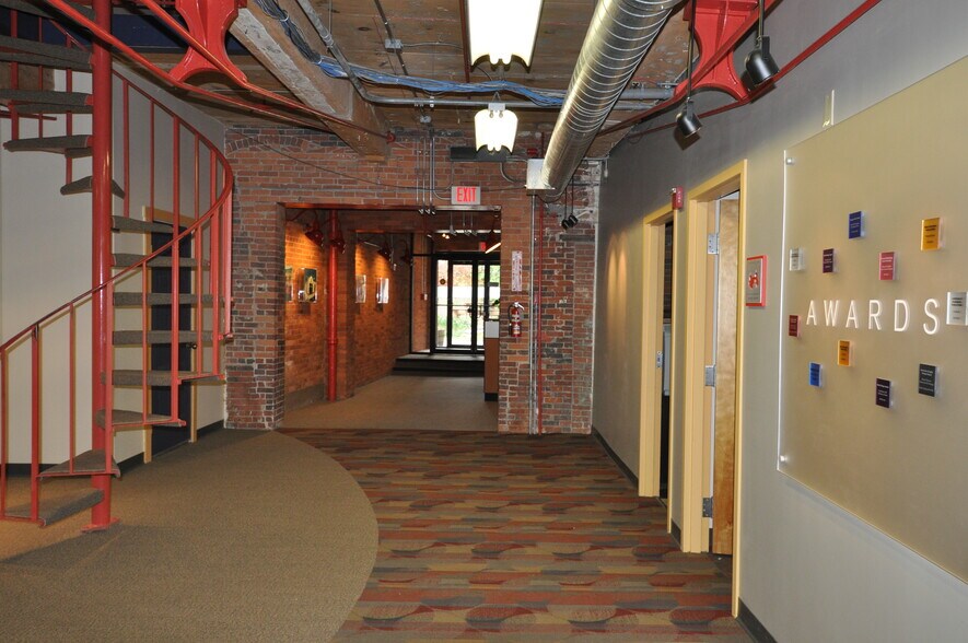 More Photos Of 73 Pickering Rd, Rochester Coworking Space