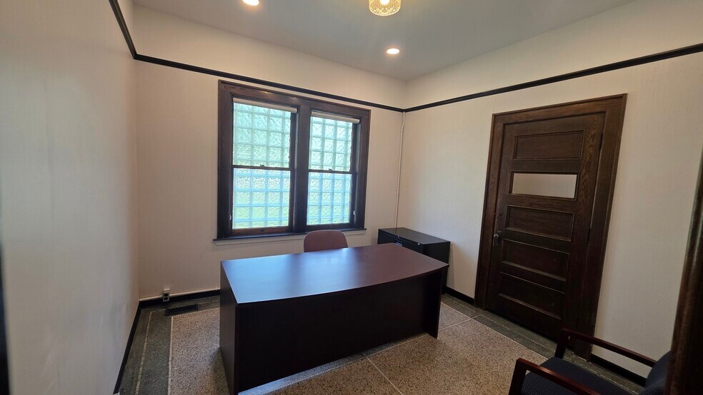 More Photos Of 91 Cass Ave, Mount Clemens Office For Sale
