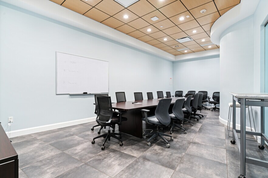 More Photos Of 33-53 62nd St, Woodside Warehouse For Lease