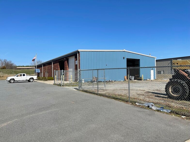 More Photos Of 4950 Stough Rd SW, Concord Flex For Sale