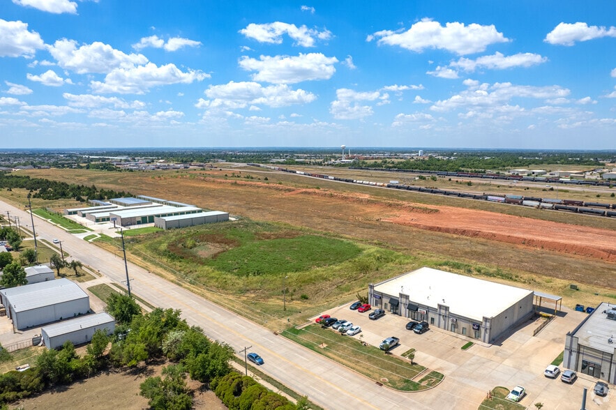 More Photos Of 9345 S Eastern Ave, Moore Warehouse For Lease