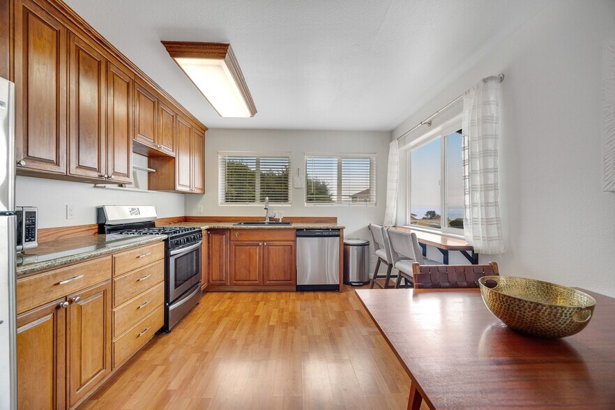 More Photos Of 129 Lower Pacific Dr, Whitethorn General Retail For Sale