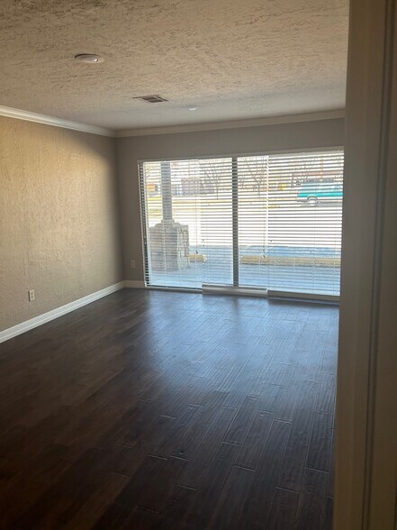 More Photos Of 1920 NW Cache Rd, Lawton Storefront Retail Office For Lease