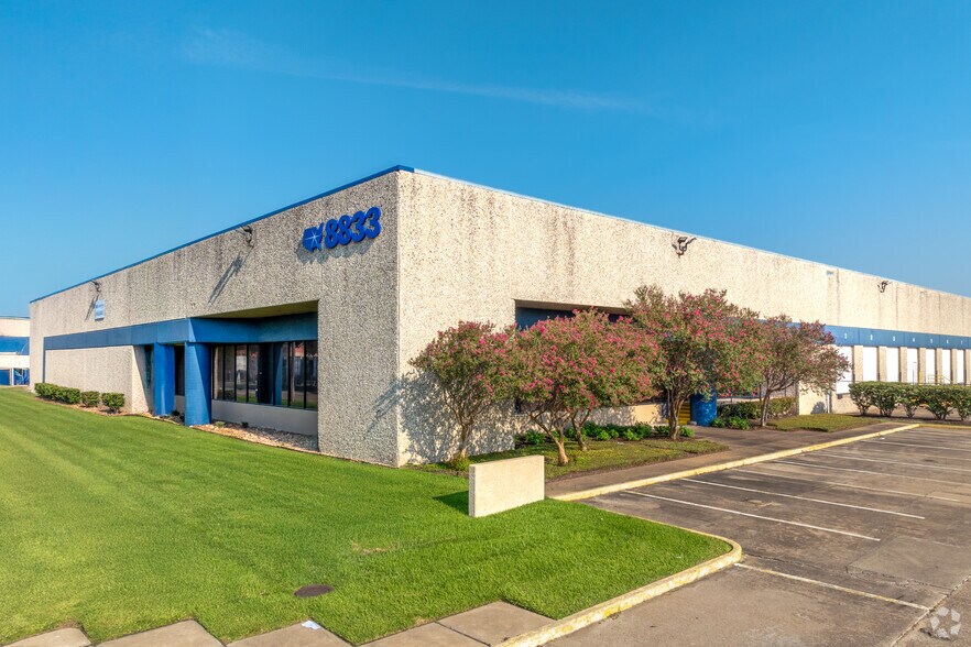 More Photos Of 8833 Citypark Loop, Houston Warehouse For Lease