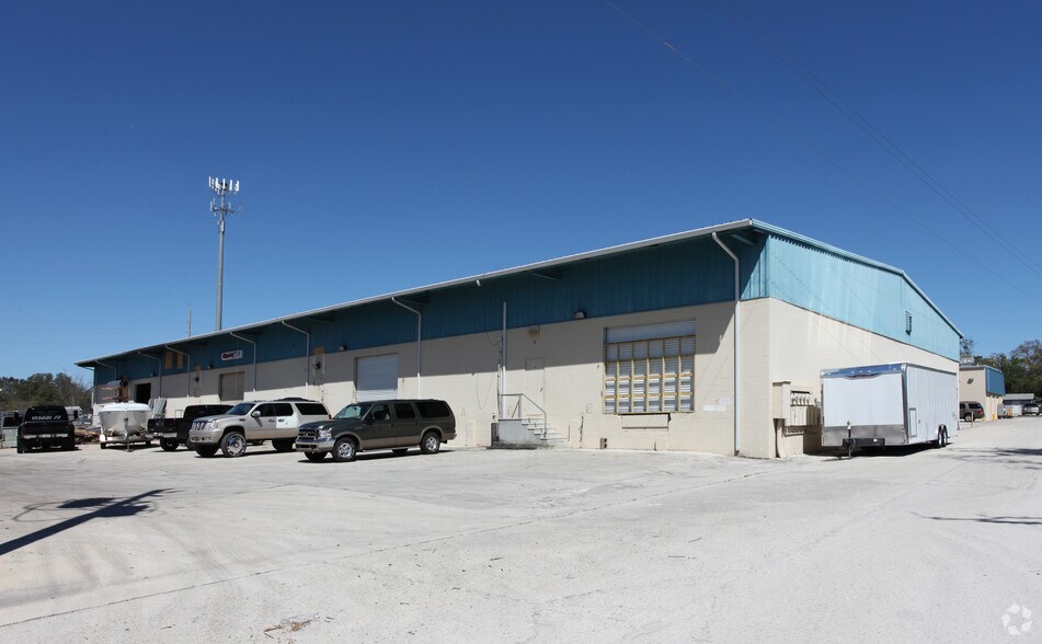 More Photos Of 329 Parkridge Ave, Orange Park Warehouse For Lease