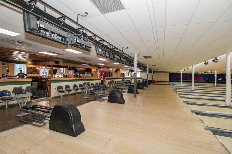 More Photos Of 125 Main St, Huron Bowling Alley For Sale