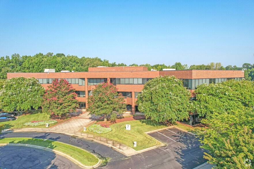 More Photos Of 5024 Parkway Plaza Blvd, Charlotte Office For Sale