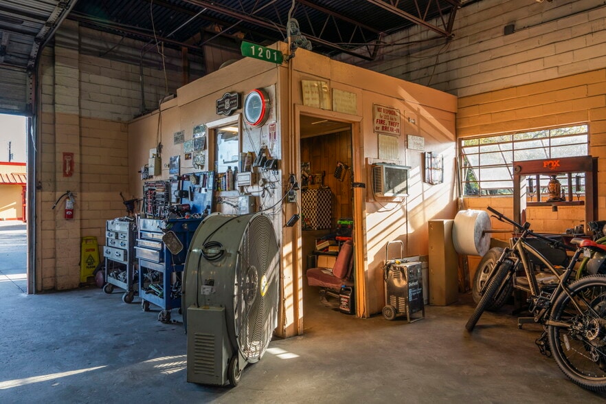 More Photos Of 1201 Preston Ave, Pasadena Auto Repair For Sale