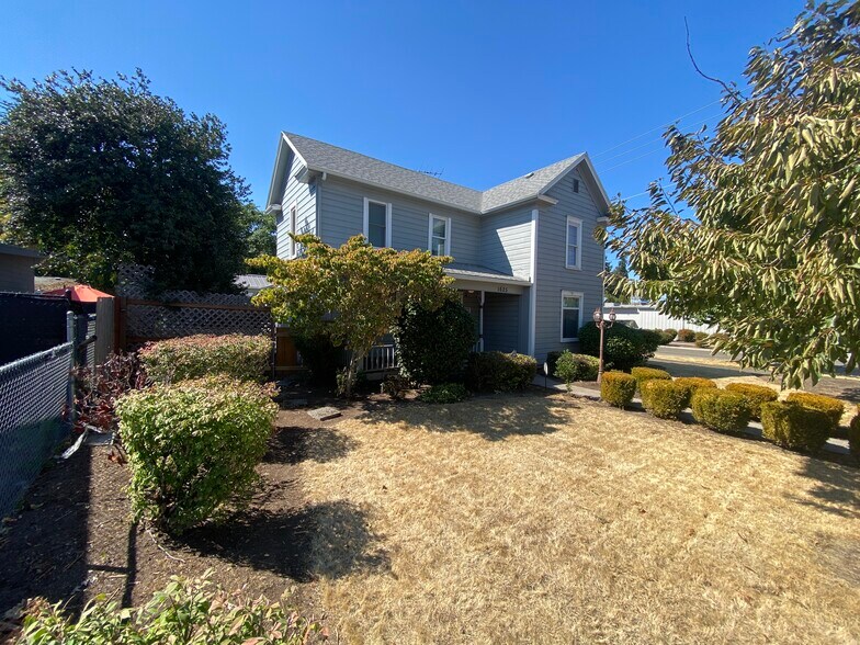 More Photos Of 1625 12th St SE, Salem Office Residential For Sale