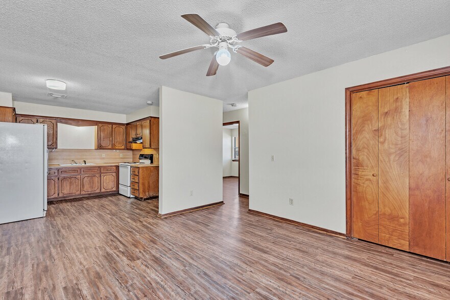 More Photos Of 210 NW North St, Minco Apartments For Sale