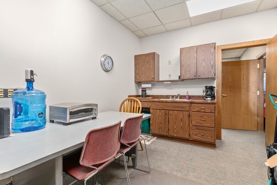 More Photos Of 600 S Main St, Oshkosh Office For Lease